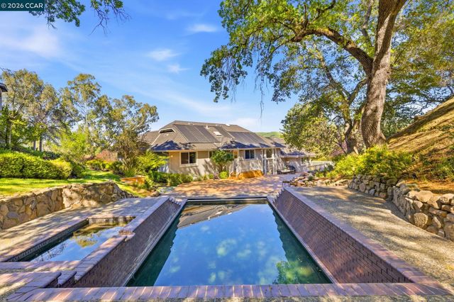 725 Castle Rock Rd, Walnut Creek, CA 94598