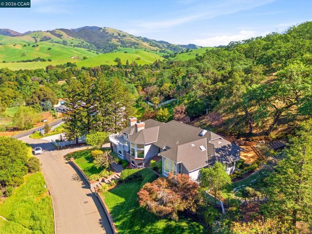 725 Castle Rock Rd, Walnut Creek, CA 94598