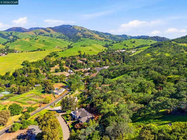 725 Castle Rock Rd, Walnut Creek, CA 94598