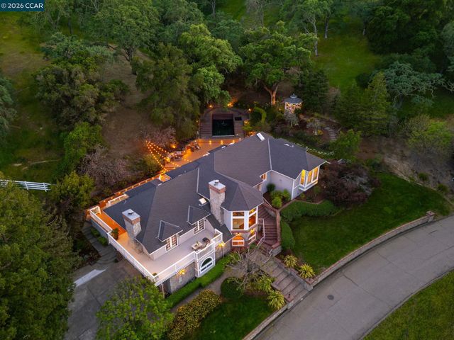 725 Castle Rock Rd, Walnut Creek, CA 94598