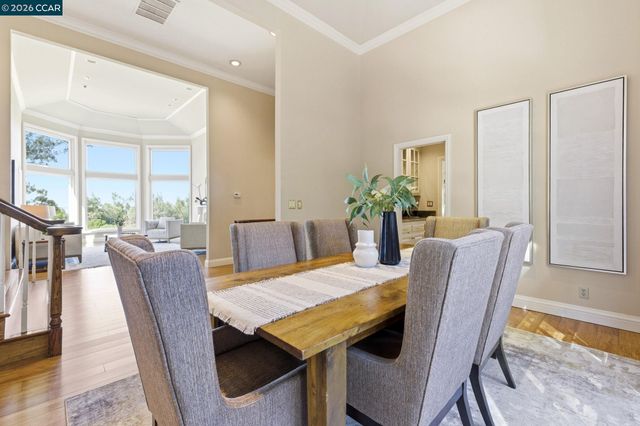 725 Castle Rock Rd, Walnut Creek, CA 94598