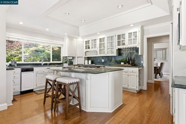 725 Castle Rock Rd, Walnut Creek, CA 94598