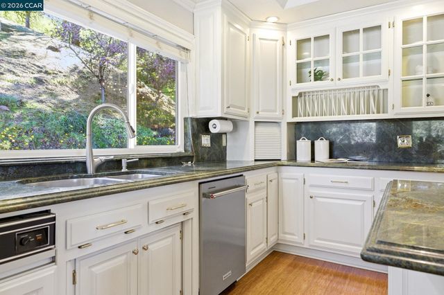 725 Castle Rock Rd, Walnut Creek, CA 94598