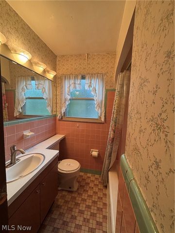 6862 York Road, Parma Heights, OH 44130