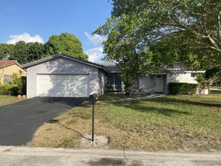 1131 NW 85th Ter, Coral Springs, FL 33071