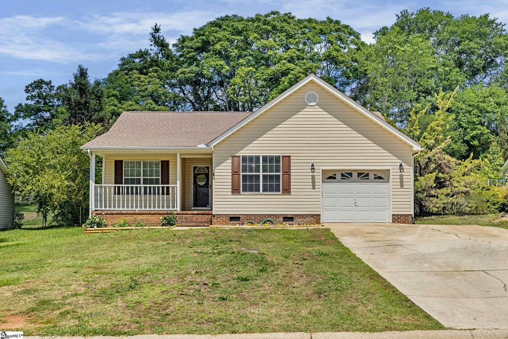 26 Michell Drive, Taylors, SC 29687