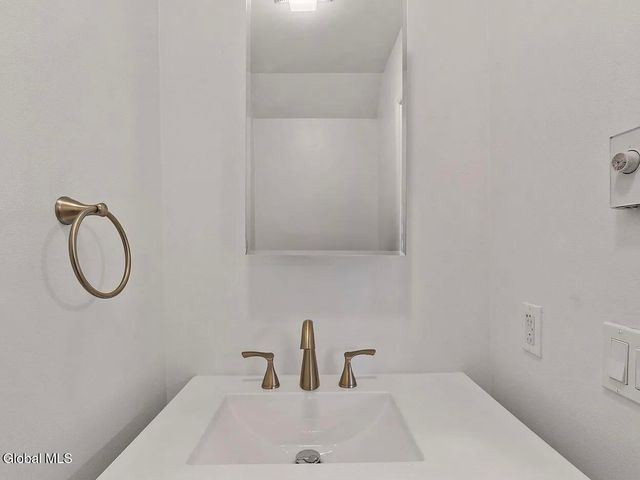 19 Harvest Way B, Waterford, NY 12188