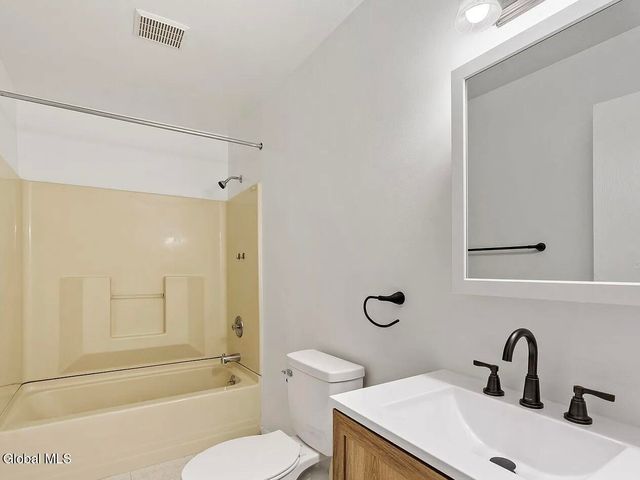 19 Harvest Way B, Waterford, NY 12188