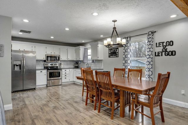 503 N Cherry Circle, Nixa, MO 65714