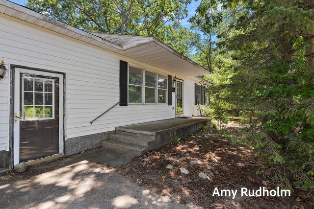 1150 Debaker Road, Muskegon, MI 49442