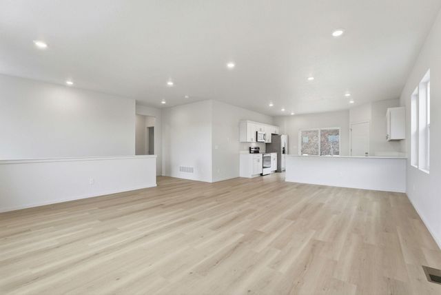 5177 E Mckinnon Ln, Spokane, WA 99212