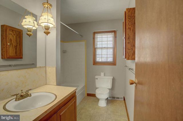 1005 VALLEYBROOK DR, Hagerstown, MD 21742