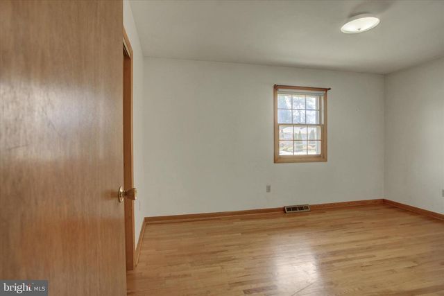 1005 VALLEYBROOK DR, Hagerstown, MD 21742