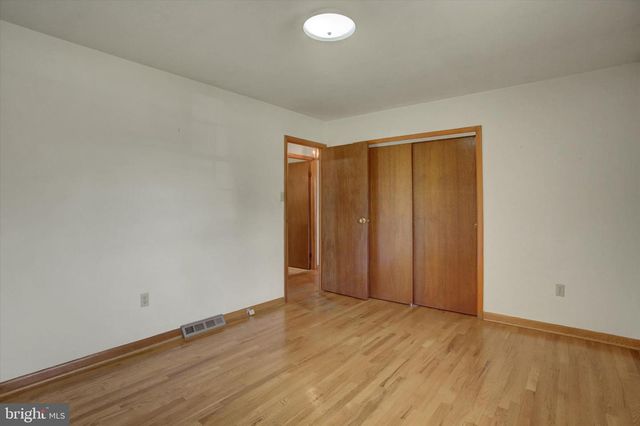 1005 VALLEYBROOK DR, Hagerstown, MD 21742