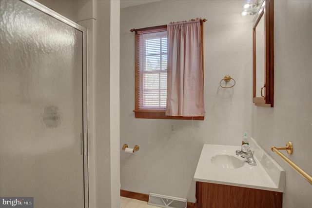 1005 VALLEYBROOK DR, Hagerstown, MD 21742