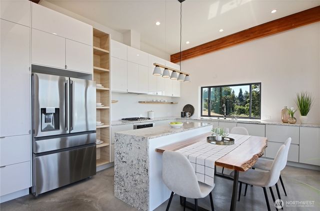 5453 Harborside Lane, Freeland, WA 97249