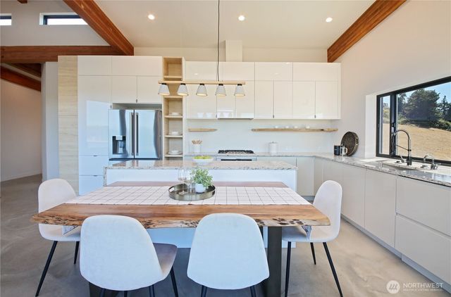 5453 Harborside Lane, Freeland, WA 97249