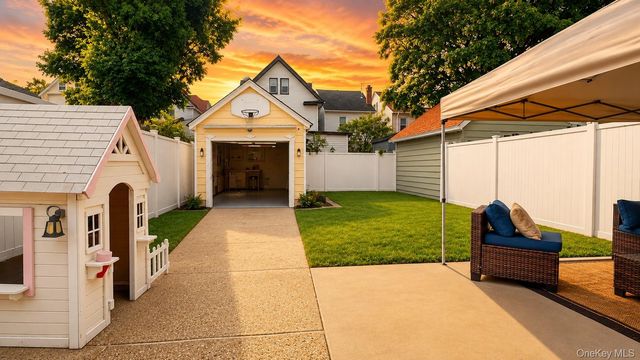 9134 121st Street, Richmond Hill, NY 11418