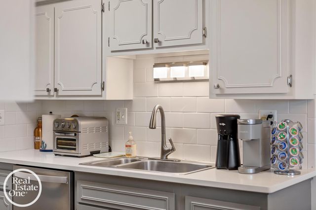 443 Riviera Drive 4, Saint Clair Shores, MI 48080