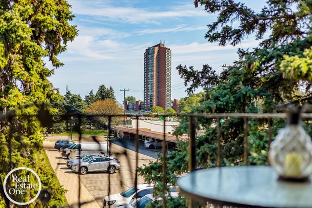 443 Riviera Drive 4, Saint Clair Shores, MI 48080