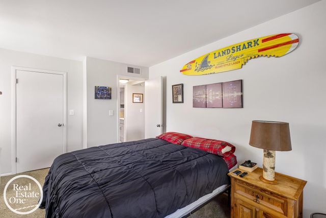 443 Riviera Drive 4, Saint Clair Shores, MI 48080