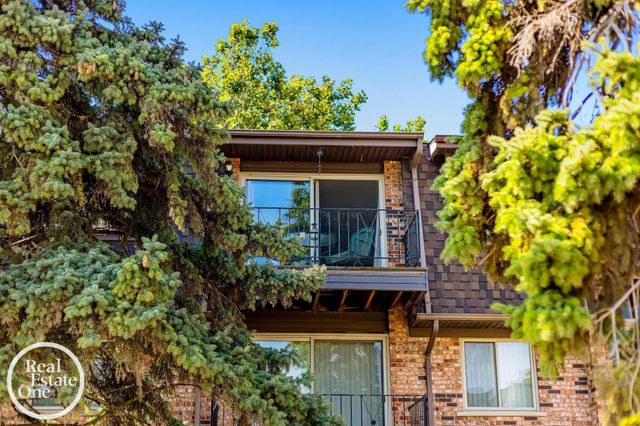 443 Riviera Drive 4, Saint Clair Shores, MI 48080