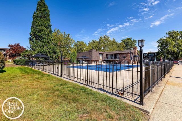 443 Riviera Drive 4, Saint Clair Shores, MI 48080
