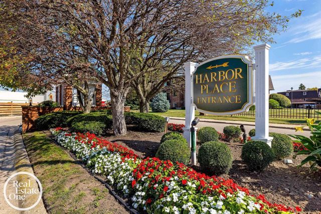 443 Riviera Drive 4, Saint Clair Shores, MI 48080