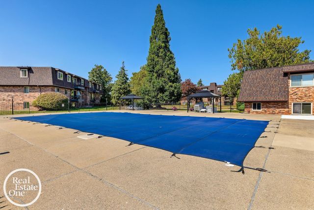 443 Riviera Drive 4, Saint Clair Shores, MI 48080