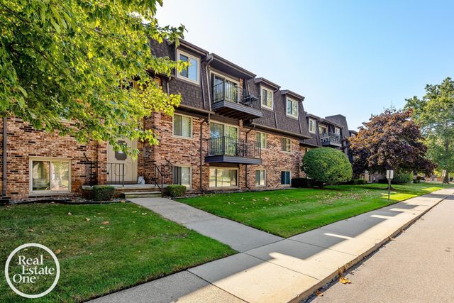443 Riviera Drive 4, Saint Clair Shores, MI 48080