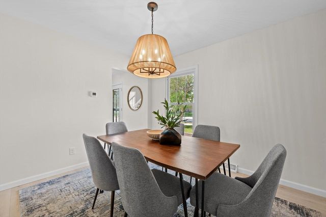 1927 Cliff-Alex COURT N, Waukesha, WI 53189