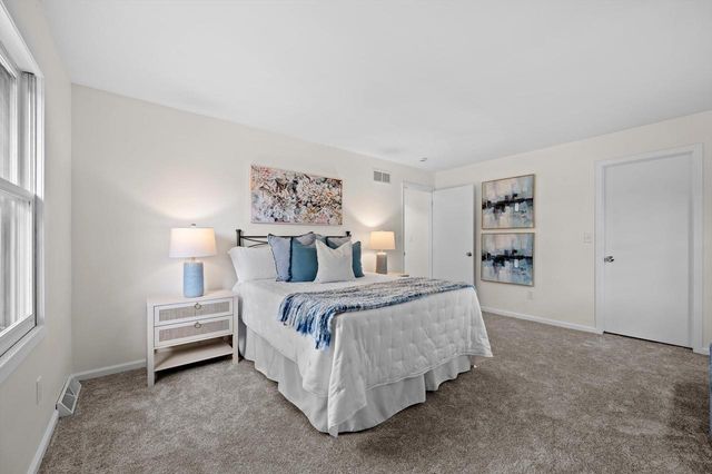 1927 Cliff-Alex COURT N, Waukesha, WI 53189