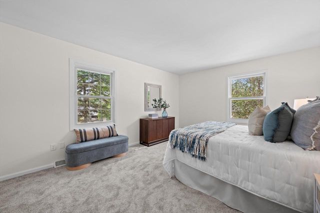 1927 Cliff-Alex COURT N, Waukesha, WI 53189
