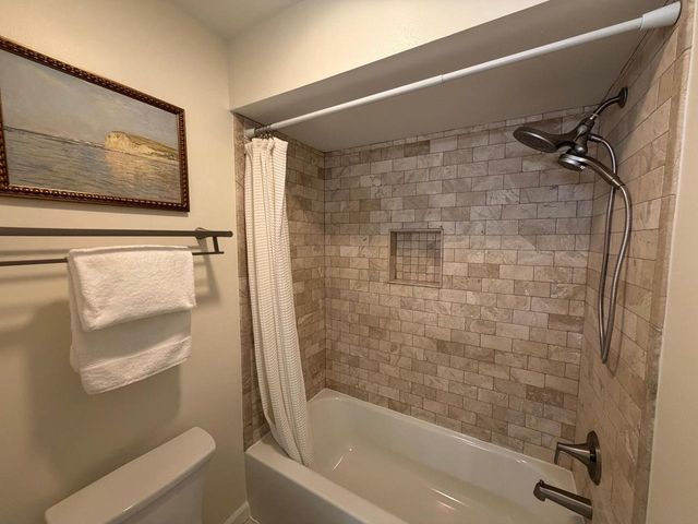 1927 Cliff-Alex COURT N, Waukesha, WI 53189
