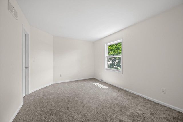 1927 Cliff-Alex COURT N, Waukesha, WI 53189