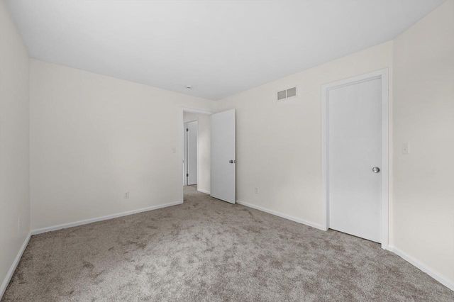 1927 Cliff-Alex COURT N, Waukesha, WI 53189