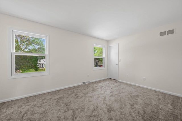 1927 Cliff-Alex COURT N, Waukesha, WI 53189