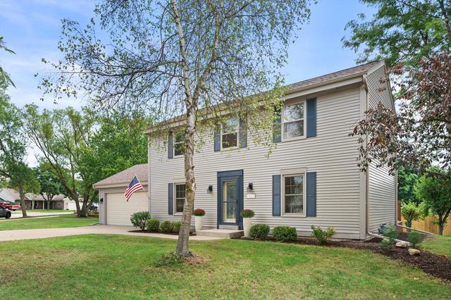 1927 Cliff-Alex COURT N, Waukesha, WI 53189