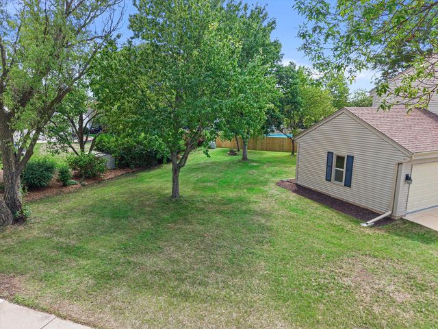 1927 Cliff-Alex COURT N, Waukesha, WI 53189