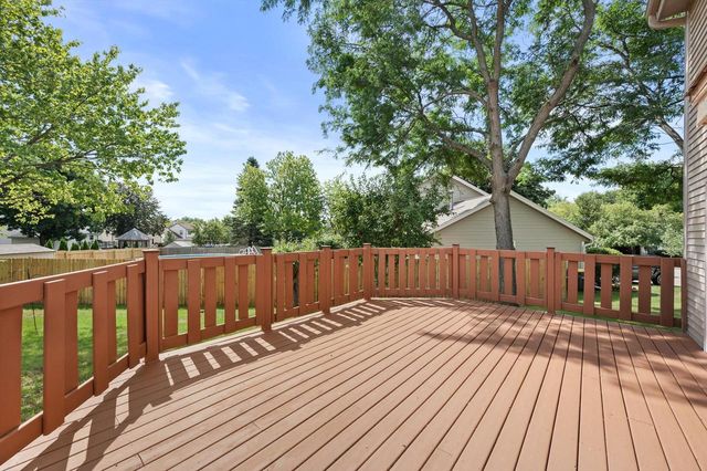 1927 Cliff-Alex COURT N, Waukesha, WI 53189