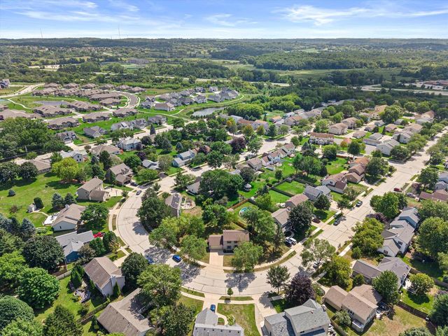 1927 Cliff-Alex COURT N, Waukesha, WI 53189