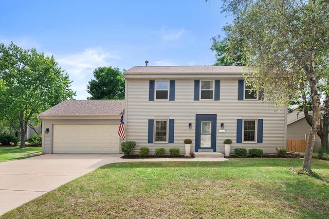 1927 Cliff-Alex COURT N, Waukesha, WI 53189