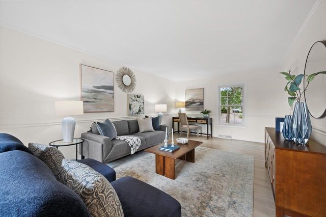1927 Cliff-Alex COURT N, Waukesha, WI 53189