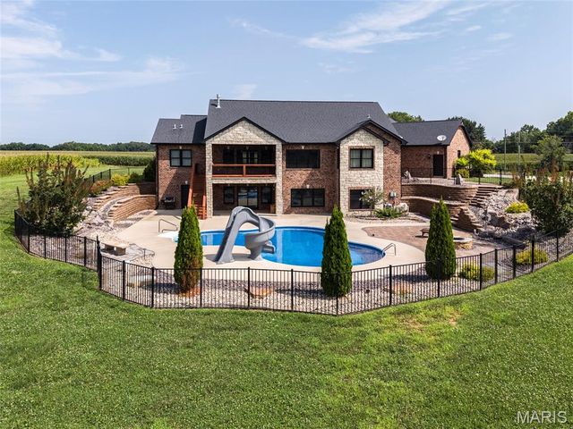 8318 WEST MILL CREEK RD, Troy, IL 62294