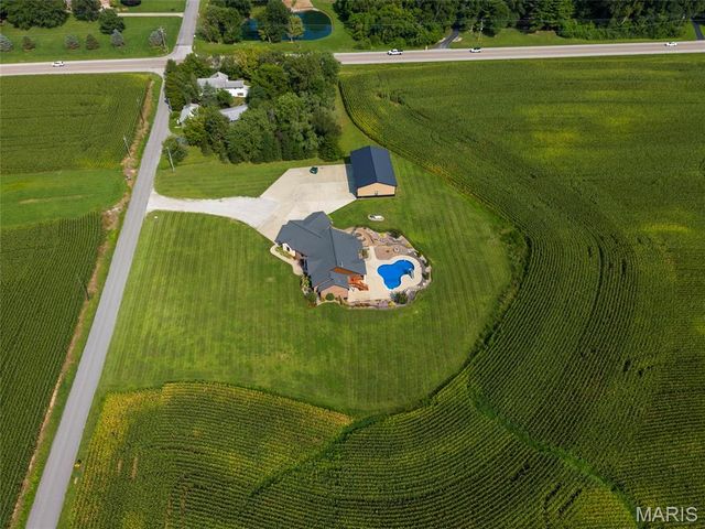 8318 WEST MILL CREEK RD, Troy, IL 62294