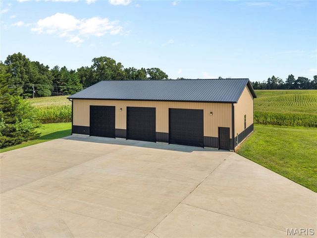 8318 WEST MILL CREEK RD, Troy, IL 62294