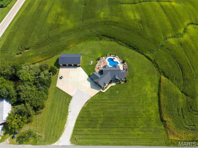 8318 WEST MILL CREEK RD, Troy, IL 62294
