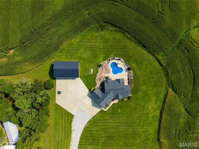 8318 WEST MILL CREEK RD, Troy, IL 62294