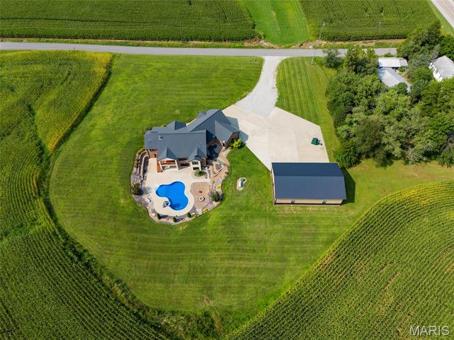 8318 WEST MILL CREEK RD, Troy, IL 62294