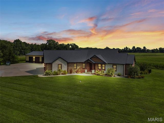 8318 WEST MILL CREEK RD, Troy, IL 62294